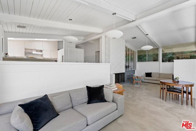 810 Bramble Way, Los Angeles, CA 90049