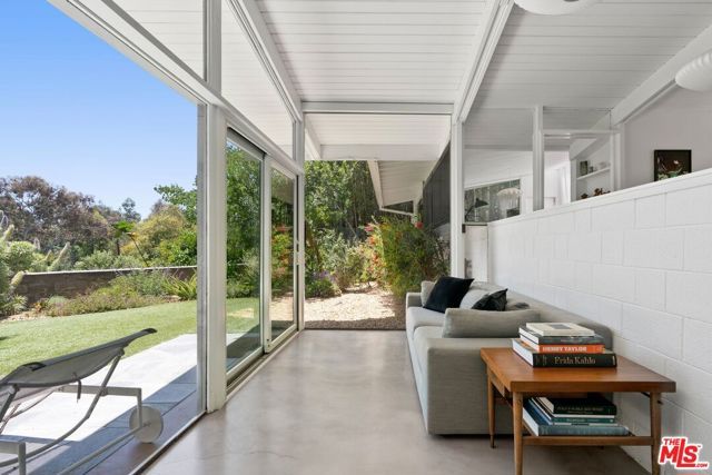 810 Bramble Way, Los Angeles, CA 90049