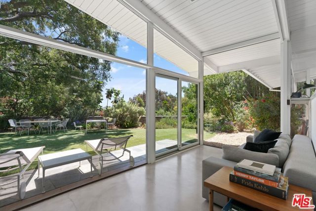 810 Bramble Way, Los Angeles, CA 90049
