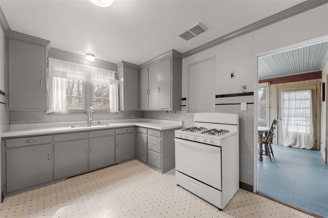 17 Angle Road, Update, IN 46350