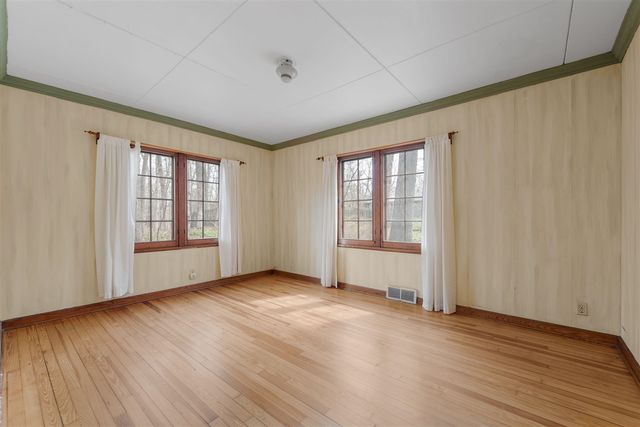 17 Angle Road, Update, IN 46350
