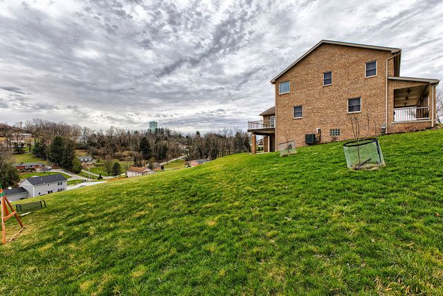 11227 Pershing DRIVE, North Huntingdon, PA 15642