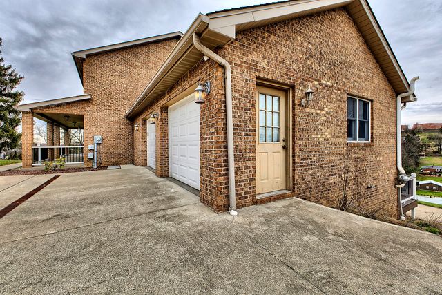11227 Pershing DRIVE, North Huntingdon, PA 15642