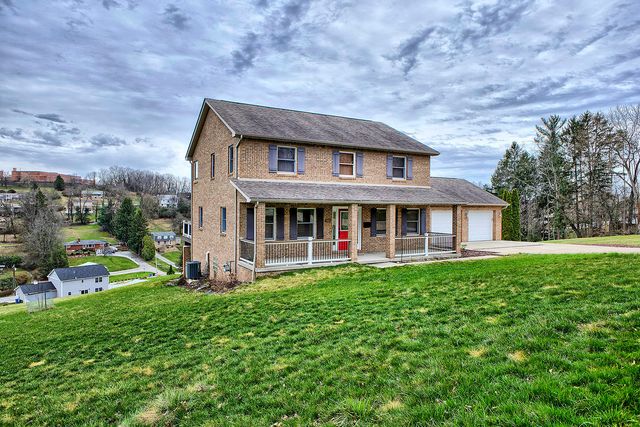 11227 Pershing DRIVE, North Huntingdon, PA 15642