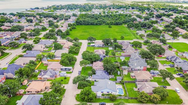 2525 40th Avenue N, Texas City, TX 77590