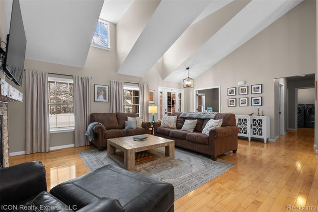 11185 Cassidy Trail, Springfield Charter Township, MI 48350