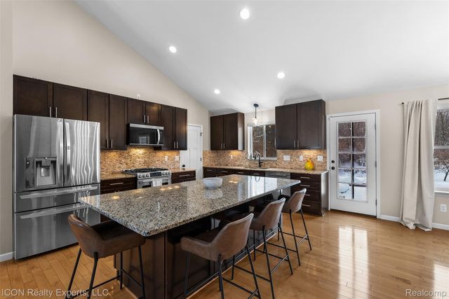 11185 Cassidy Trail, Springfield Charter Township, MI 48350