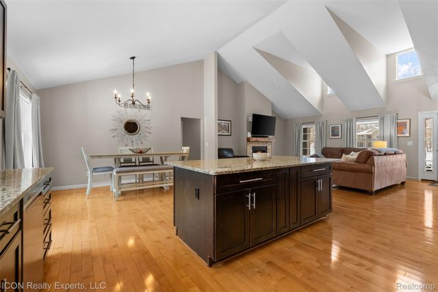 11185 Cassidy Trail, Springfield Charter Township, MI 48350