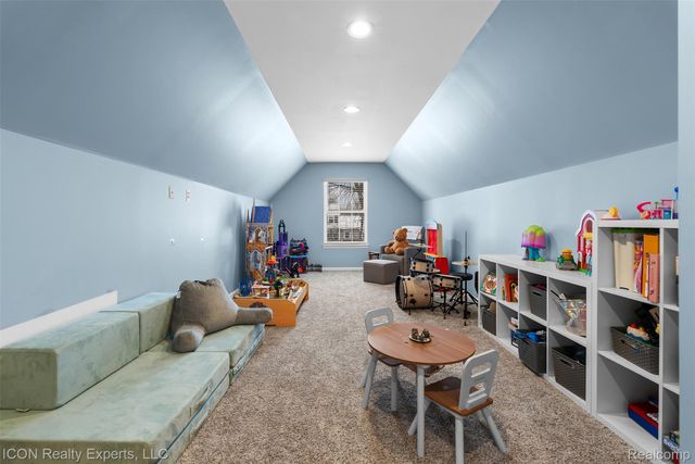 11185 Cassidy Trail, Springfield Charter Township, MI 48350