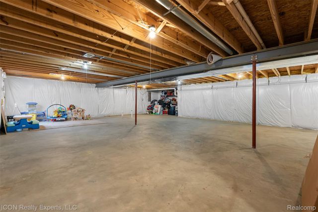 11185 Cassidy Trail, Springfield Charter Township, MI 48350