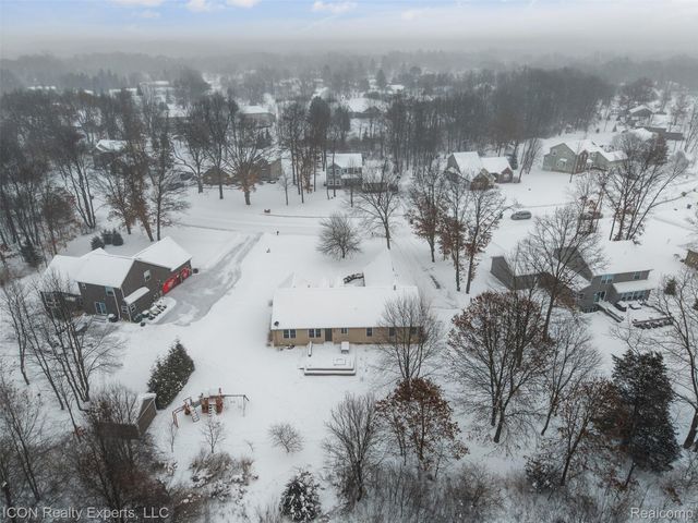 11185 Cassidy Trail, Springfield Charter Township, MI 48350