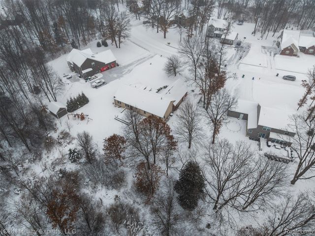 11185 Cassidy Trail, Springfield Charter Township, MI 48350