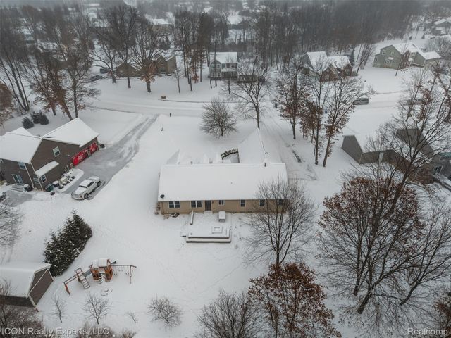 11185 Cassidy Trail, Springfield Charter Township, MI 48350