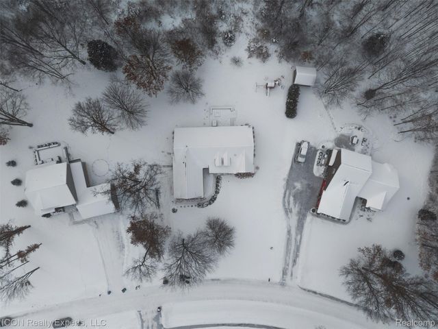 11185 Cassidy Trail, Springfield Charter Township, MI 48350