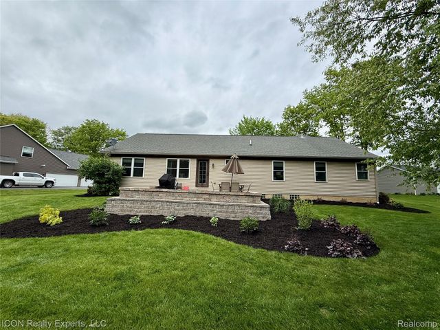 11185 Cassidy Trail, Springfield Charter Township, MI 48350