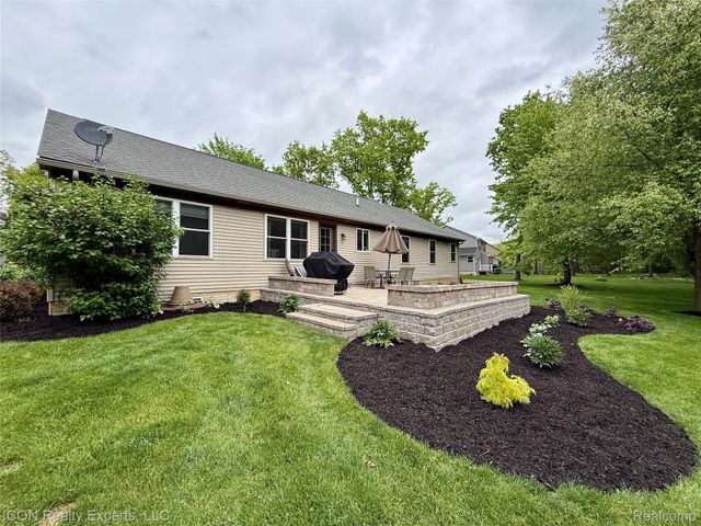 11185 Cassidy Trail, Springfield Charter Township, MI 48350