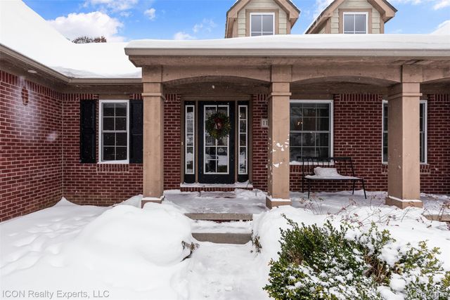 11185 Cassidy Trail, Springfield Charter Township, MI 48350