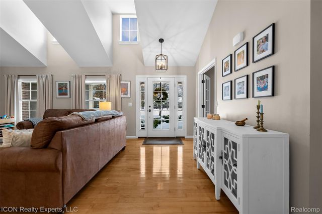 11185 Cassidy Trail, Springfield Charter Township, MI 48350