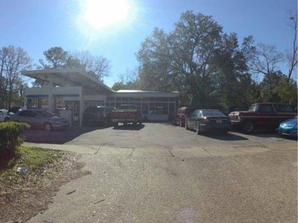 2301 Government Street, Mobile, AL 36606 — exterior