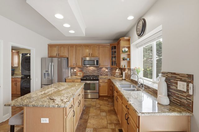 6 Reedsworth Court, Algonquin, IL 60102