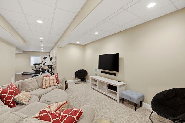 6 Reedsworth Court, Algonquin, IL 60102