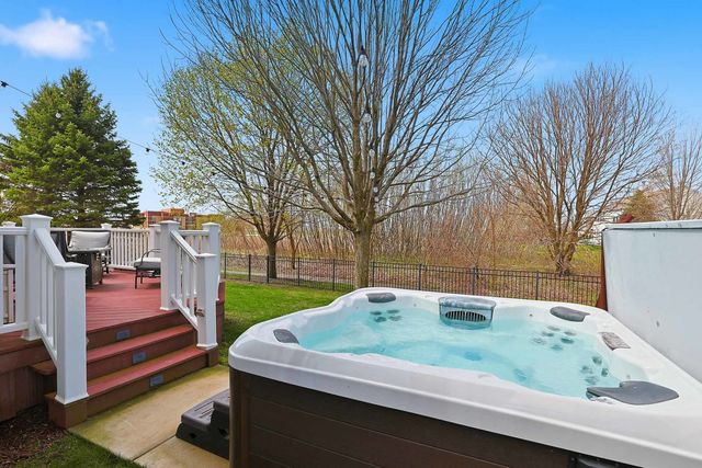 6 Reedsworth Court, Algonquin, IL 60102