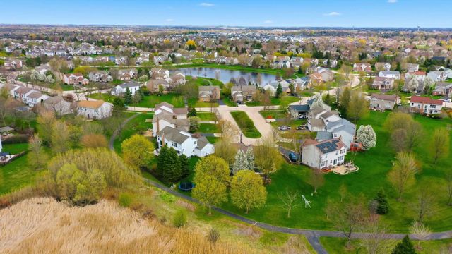 6 Reedsworth Court, Algonquin, IL 60102