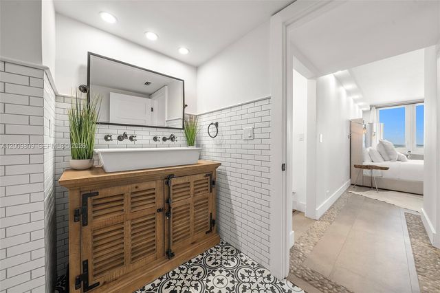 2301 Collins Ave 1533, Miami Beach, FL 33139