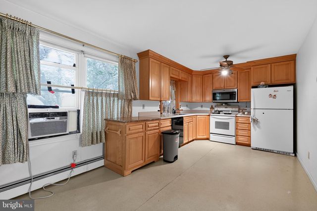 1 LYNN BLVD, Downingtown, PA 19335
