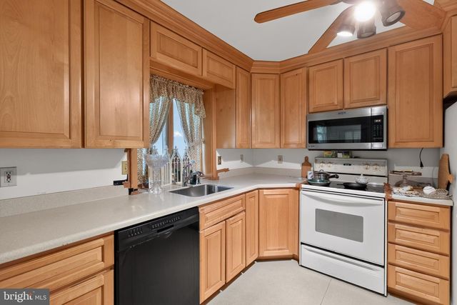 1 LYNN BLVD, Downingtown, PA 19335