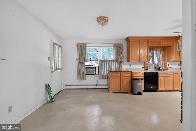 1 LYNN BLVD, Downingtown, PA 19335