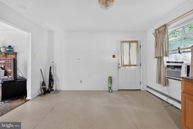 1 LYNN BLVD, Downingtown, PA 19335
