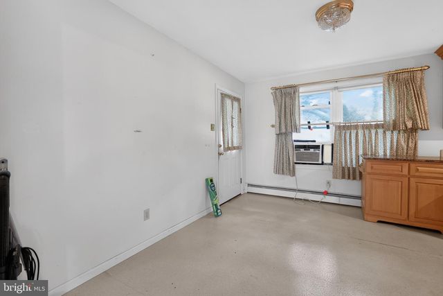 1 LYNN BLVD, Downingtown, PA 19335