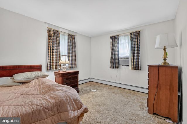 1 LYNN BLVD, Downingtown, PA 19335