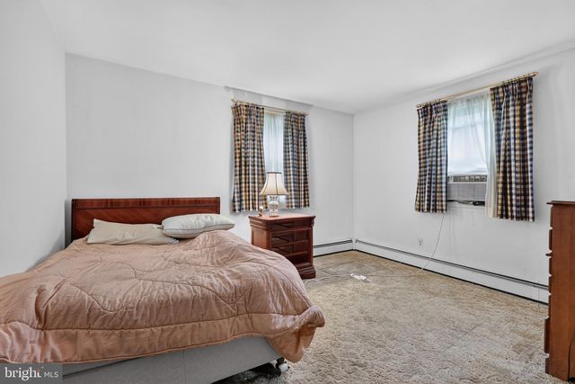 1 LYNN BLVD, Downingtown, PA 19335