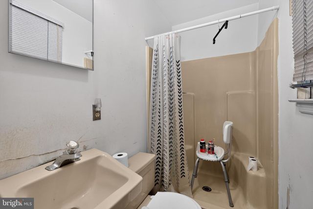1 LYNN BLVD, Downingtown, PA 19335