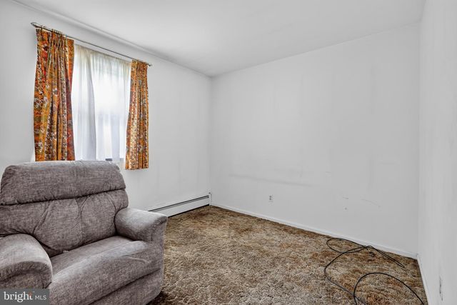 1 LYNN BLVD, Downingtown, PA 19335
