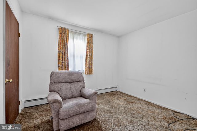 1 LYNN BLVD, Downingtown, PA 19335