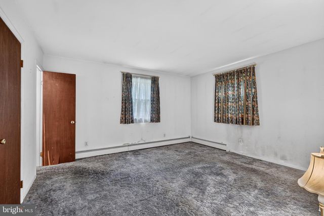 1 LYNN BLVD, Downingtown, PA 19335
