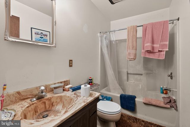 1 LYNN BLVD, Downingtown, PA 19335