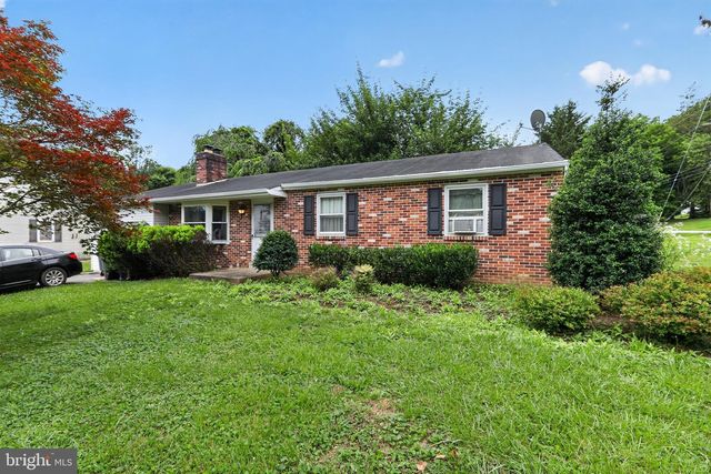 1 LYNN BLVD, Downingtown, PA 19335