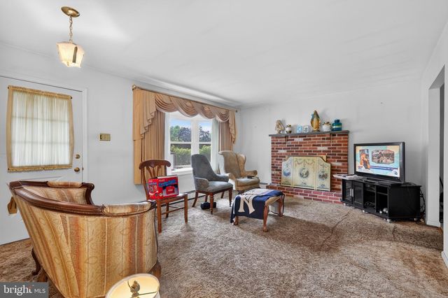 1 LYNN BLVD, Downingtown, PA 19335