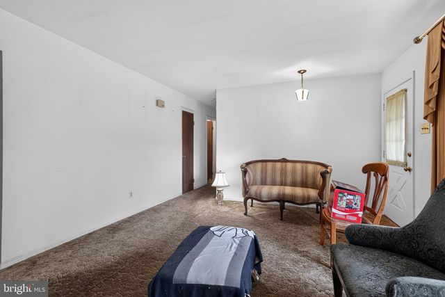 1 LYNN BLVD, Downingtown, PA 19335