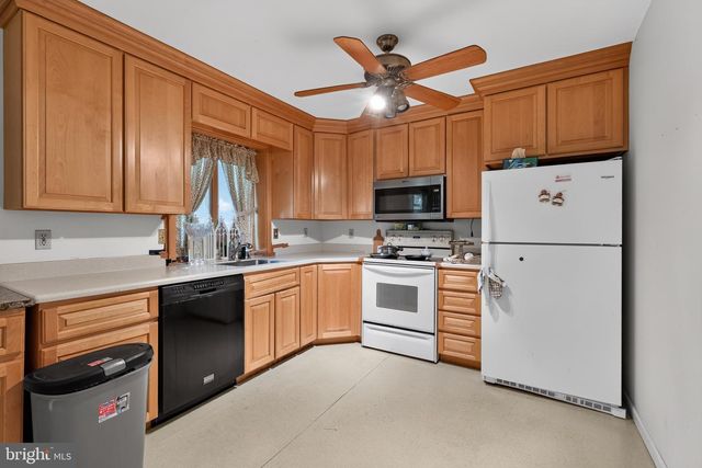 1 LYNN BLVD, Downingtown, PA 19335