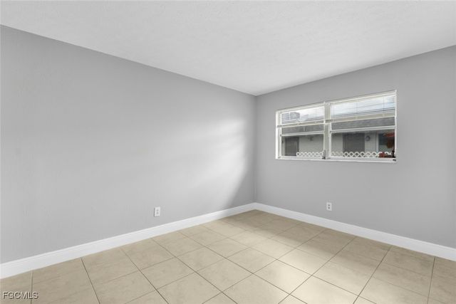 2935 SE 15th PL 2, Cape Coral, FL 33904