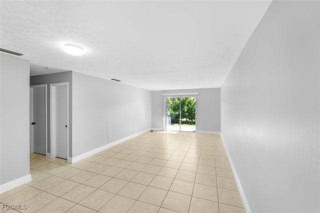 2935 SE 15th PL 2, Cape Coral, FL 33904