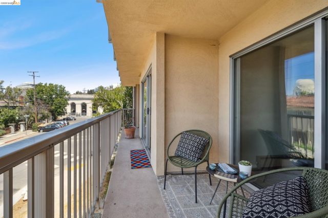 2 Panoramic Way 105, Berkeley, CA 94704