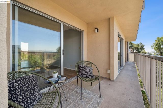 2 Panoramic Way 105, Berkeley, CA 94704
