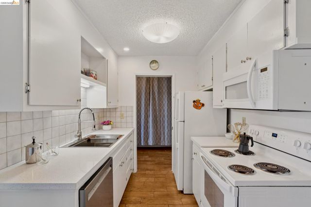 2 Panoramic Way 105, Berkeley, CA 94704