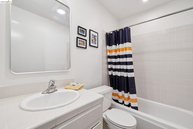 2 Panoramic Way 105, Berkeley, CA 94704